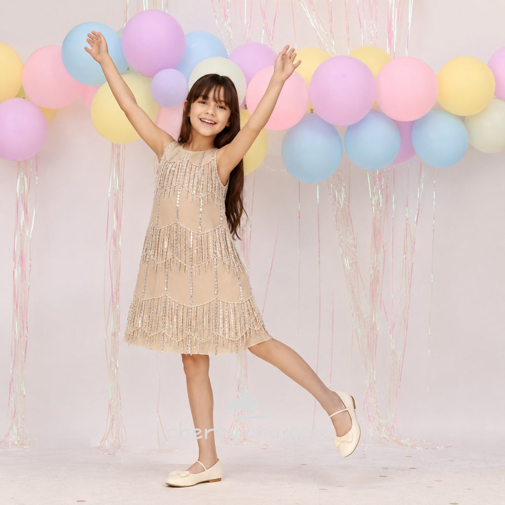 Glitzerndes cremefarbenes Kleid